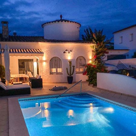 Charmante Villa Avec Piscine Dans Les Canaux إمبوريابرافا المظهر الخارجي الصورة