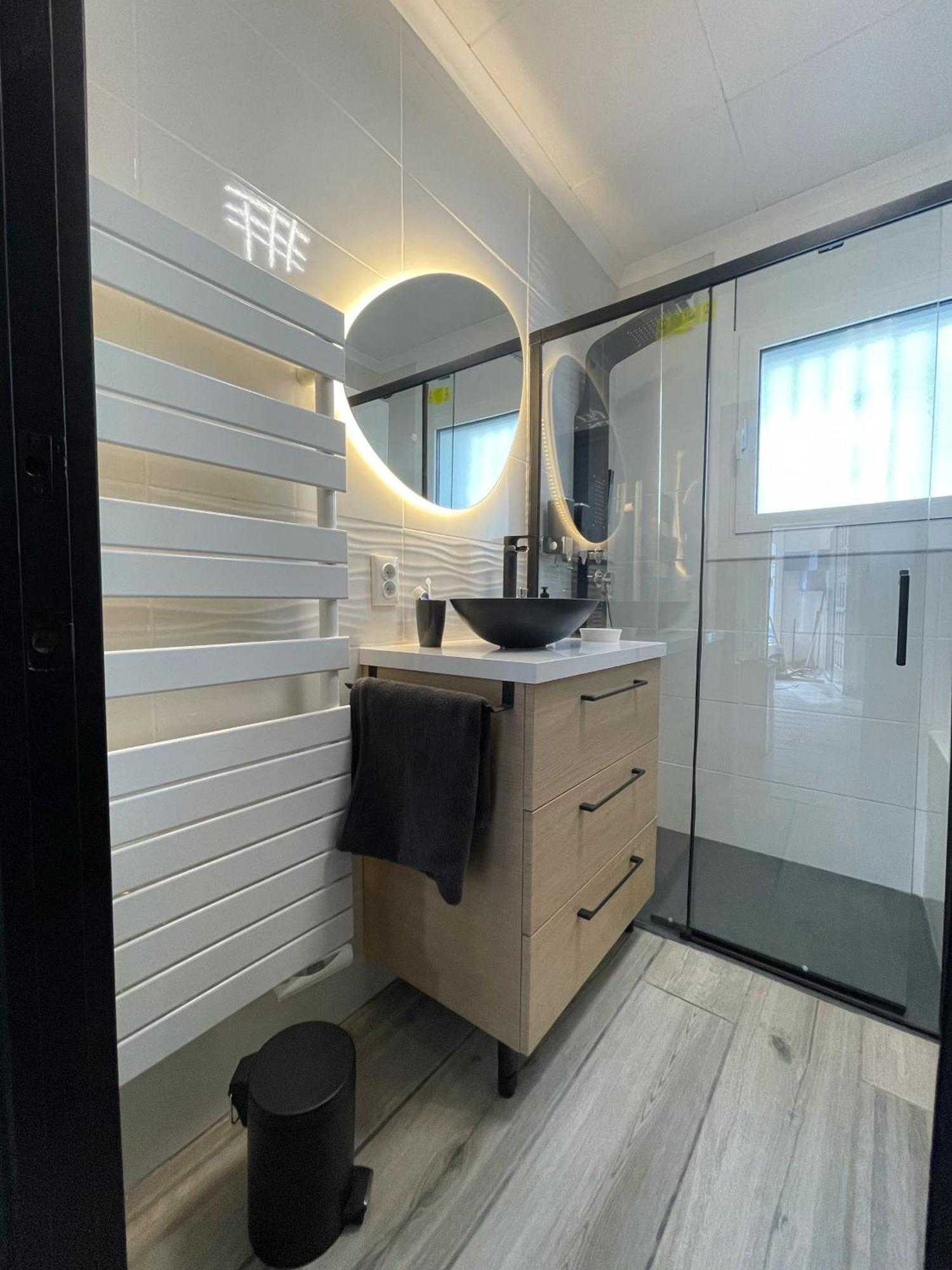 Charmante Villa Avec Piscine Dans Les Canaux إمبوريابرافا المظهر الخارجي الصورة
