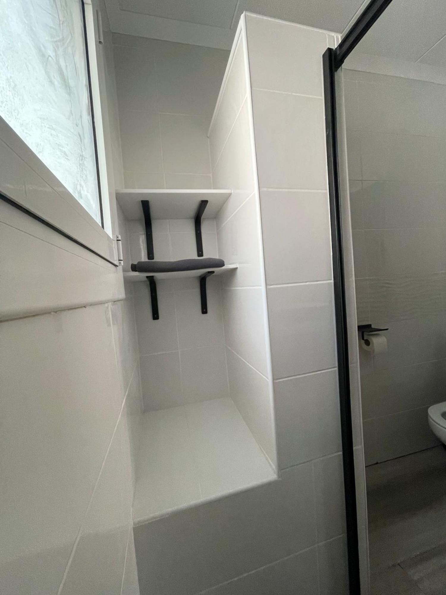 Charmante Villa Avec Piscine Dans Les Canaux إمبوريابرافا المظهر الخارجي الصورة